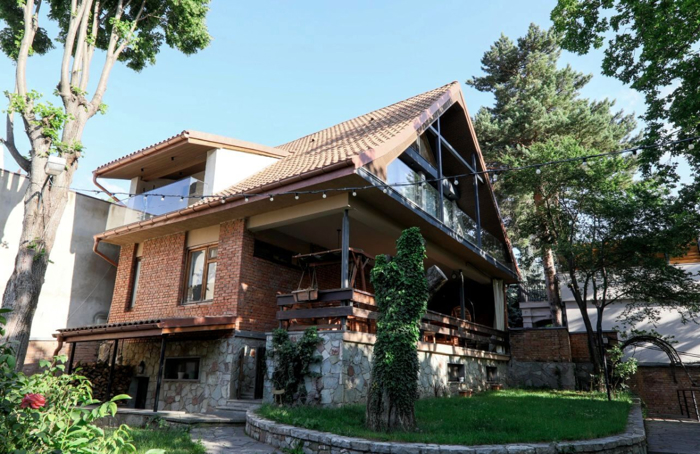 7 room Private House For Sale. Tskneti