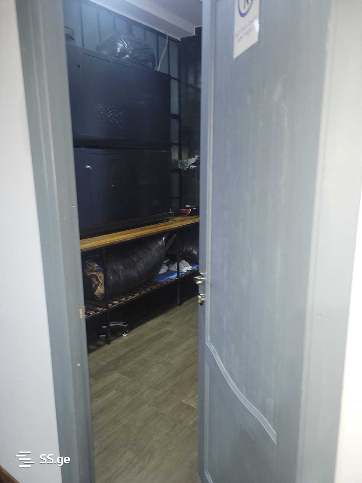 Commercial Space For Rent. Isani view 9