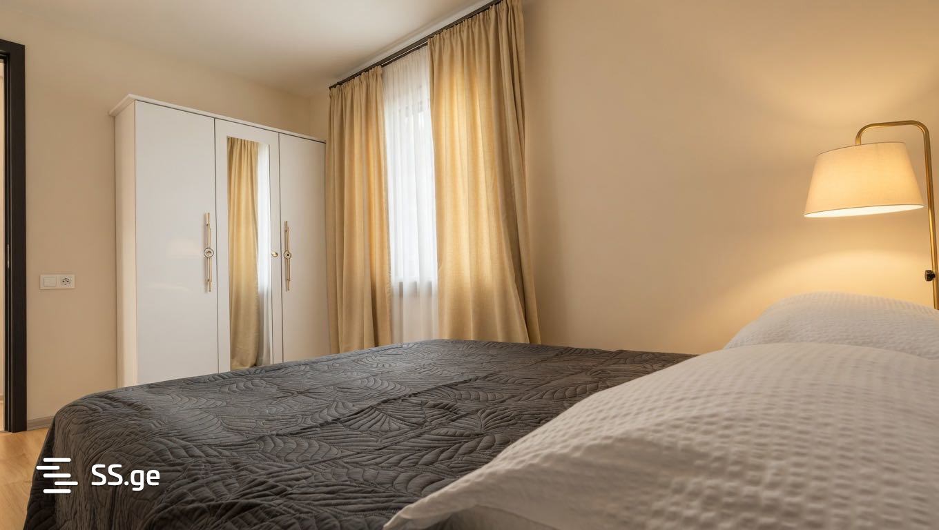 2 Room Flat Daily Rent. Digomi view 4