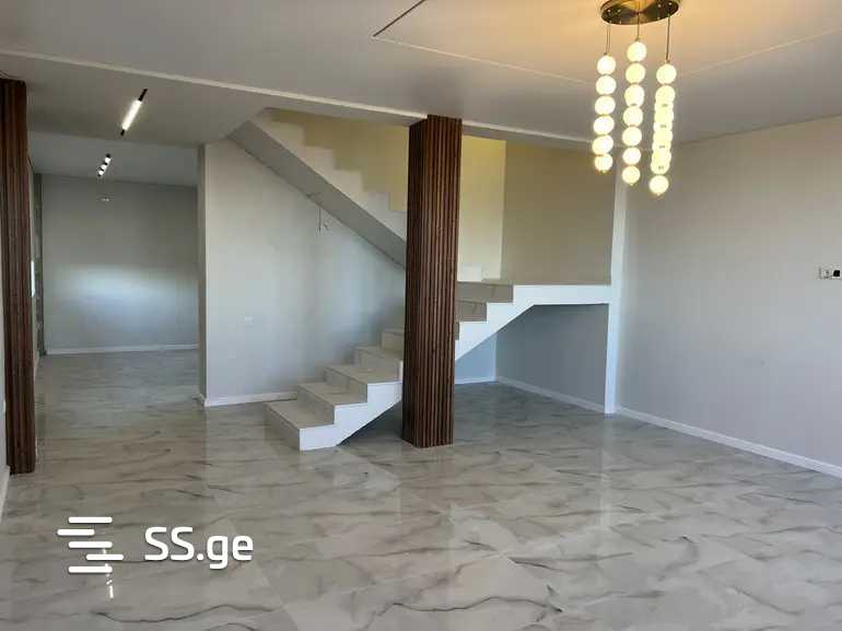 5 Room Private House For Sale view 2