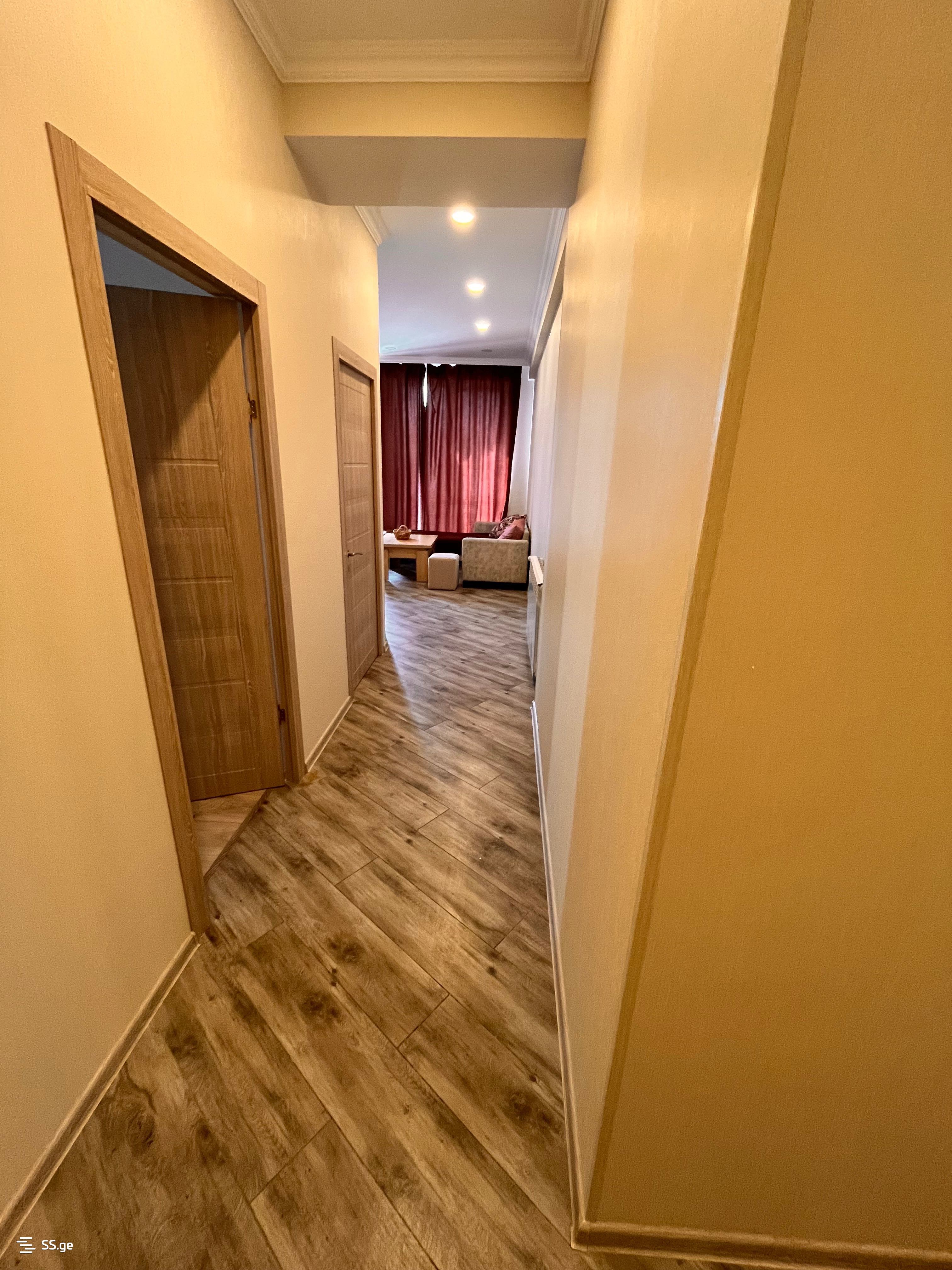 3 Room Flat Daily Rent. Mukhiani view 5