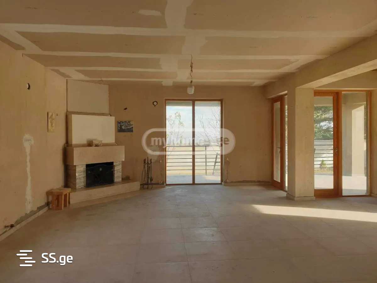 7 Room Private House For Sale view 2