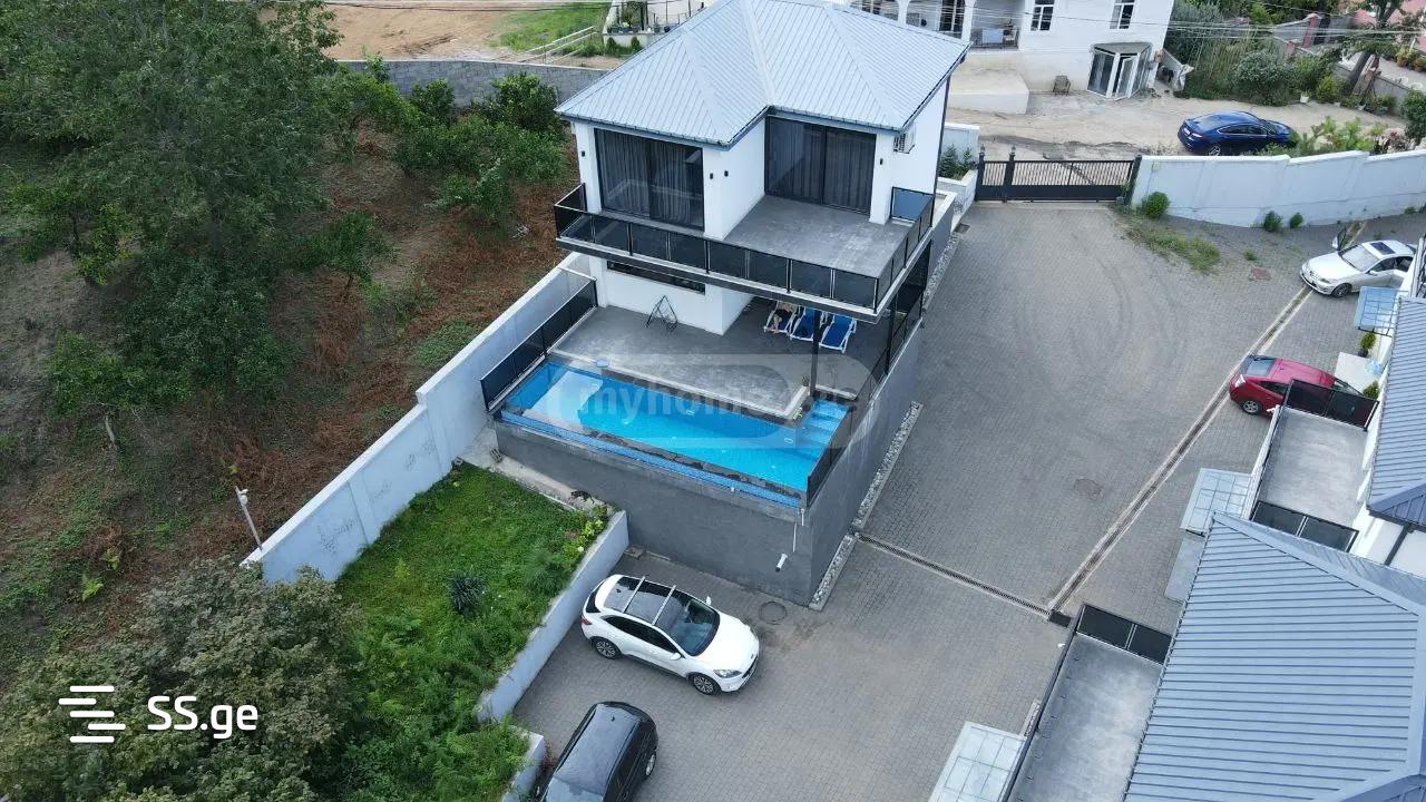 6 Room Private House For Sale view 1