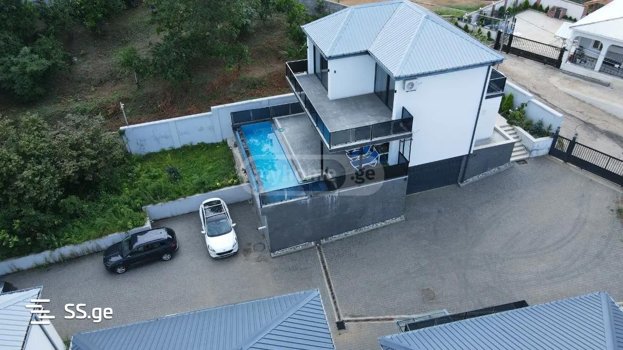6 Room Private House For Sale view 2