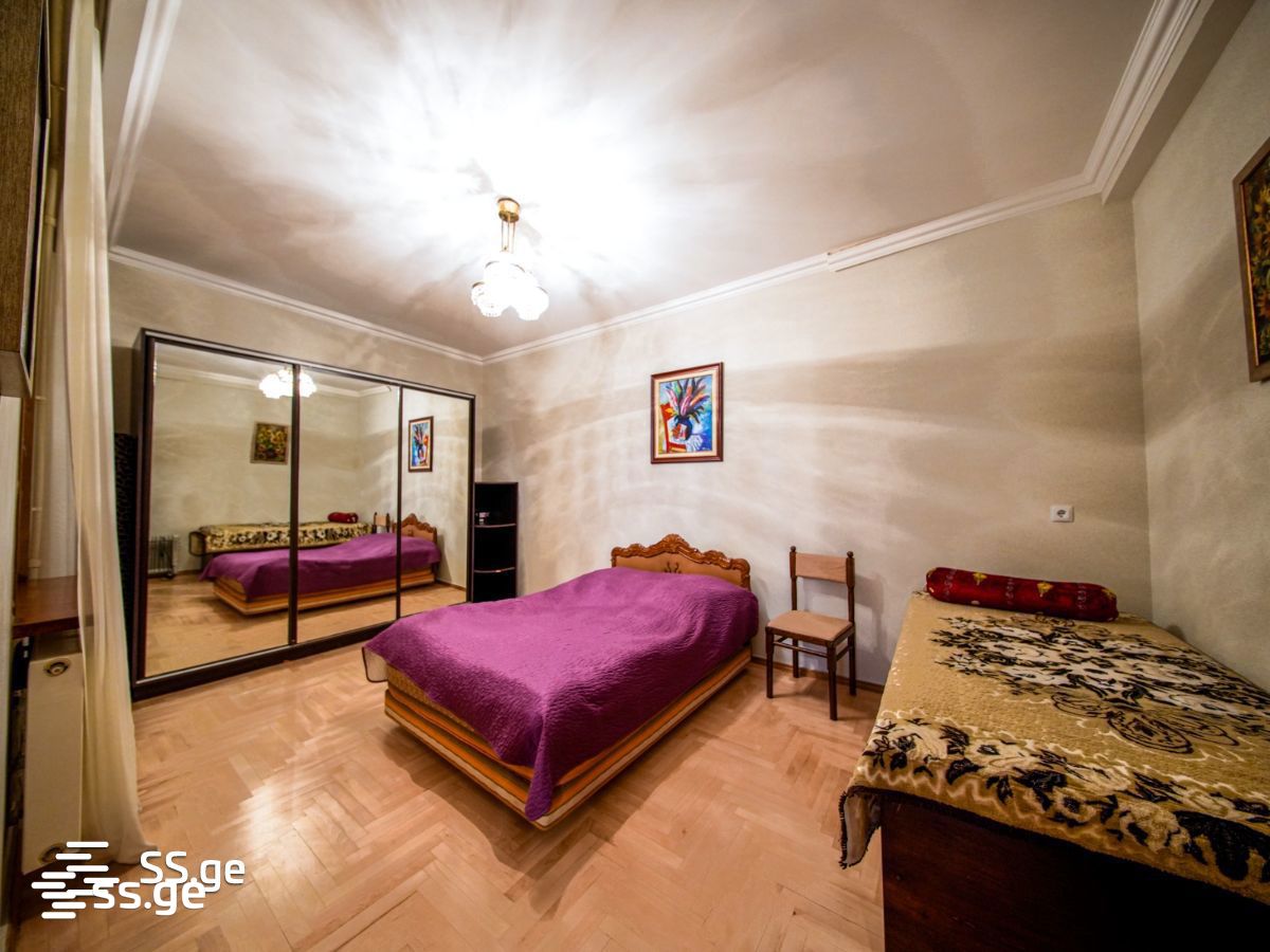 10 Room Private House For Sale view 2