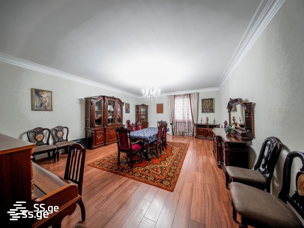 10 Room Private House For Sale view 7