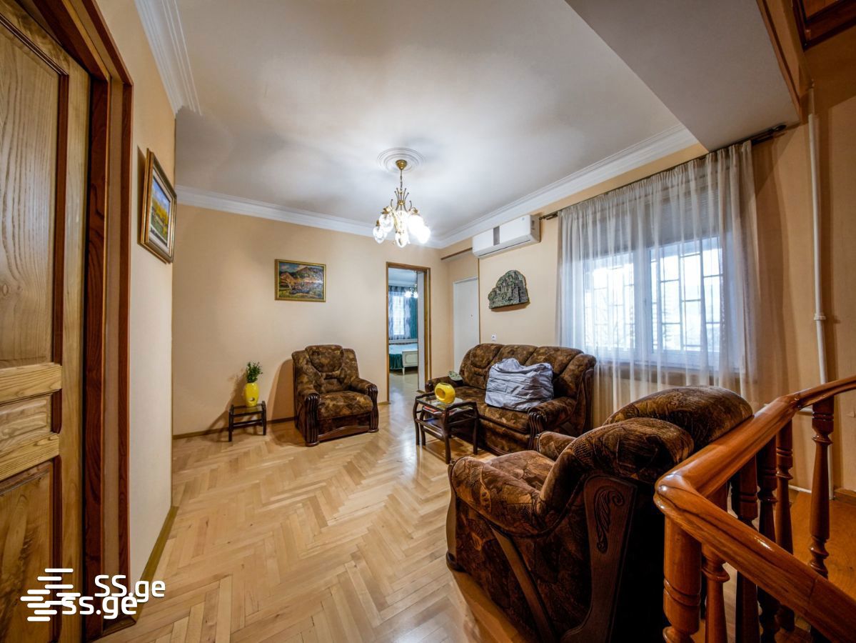 10 Room Private House For Sale view 5