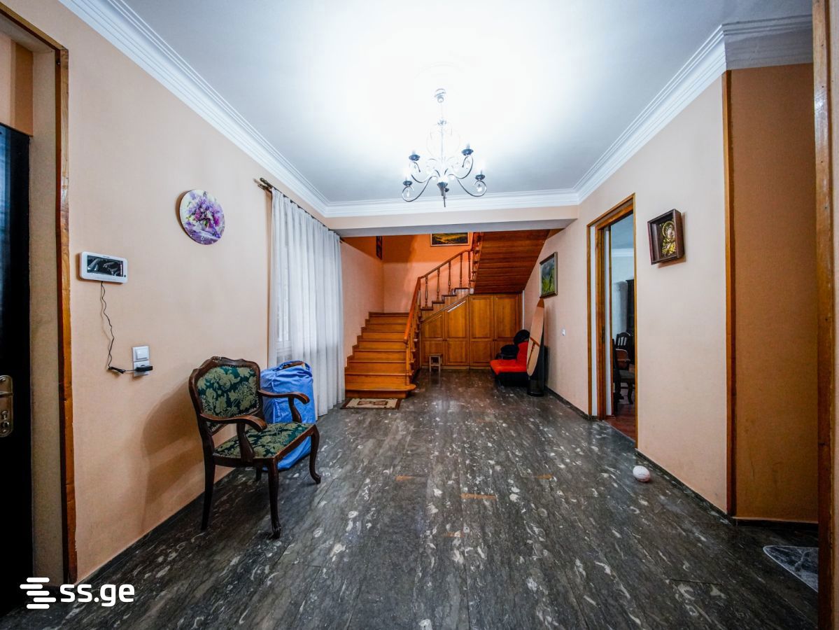 10 Room Private House For Sale view 6