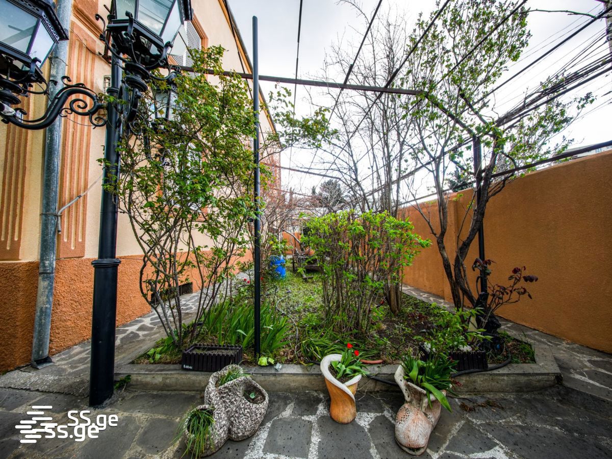 10 Room Private House For Sale view 15