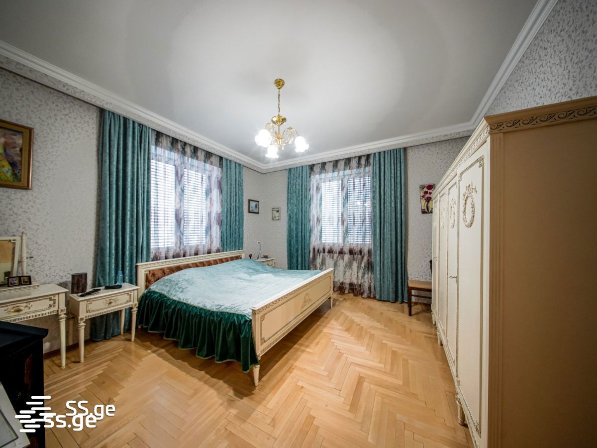 10 Room Private House For Sale view 3