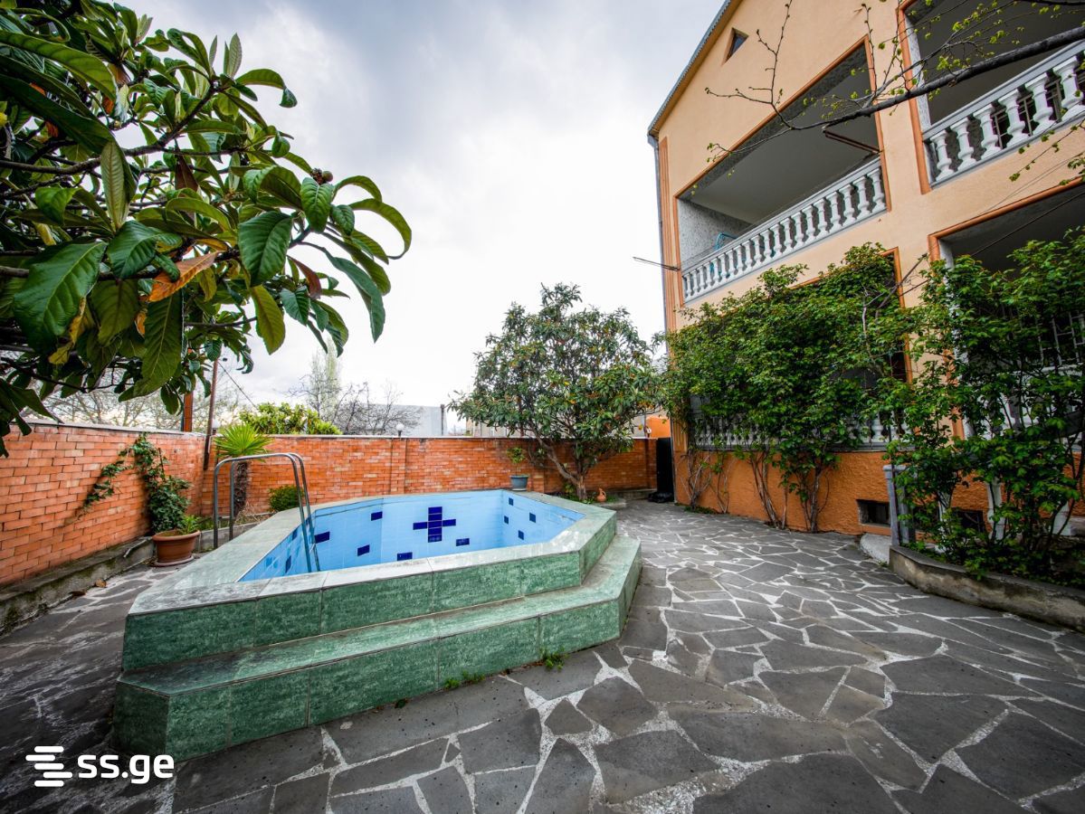 10 Room Private House For Sale view 4