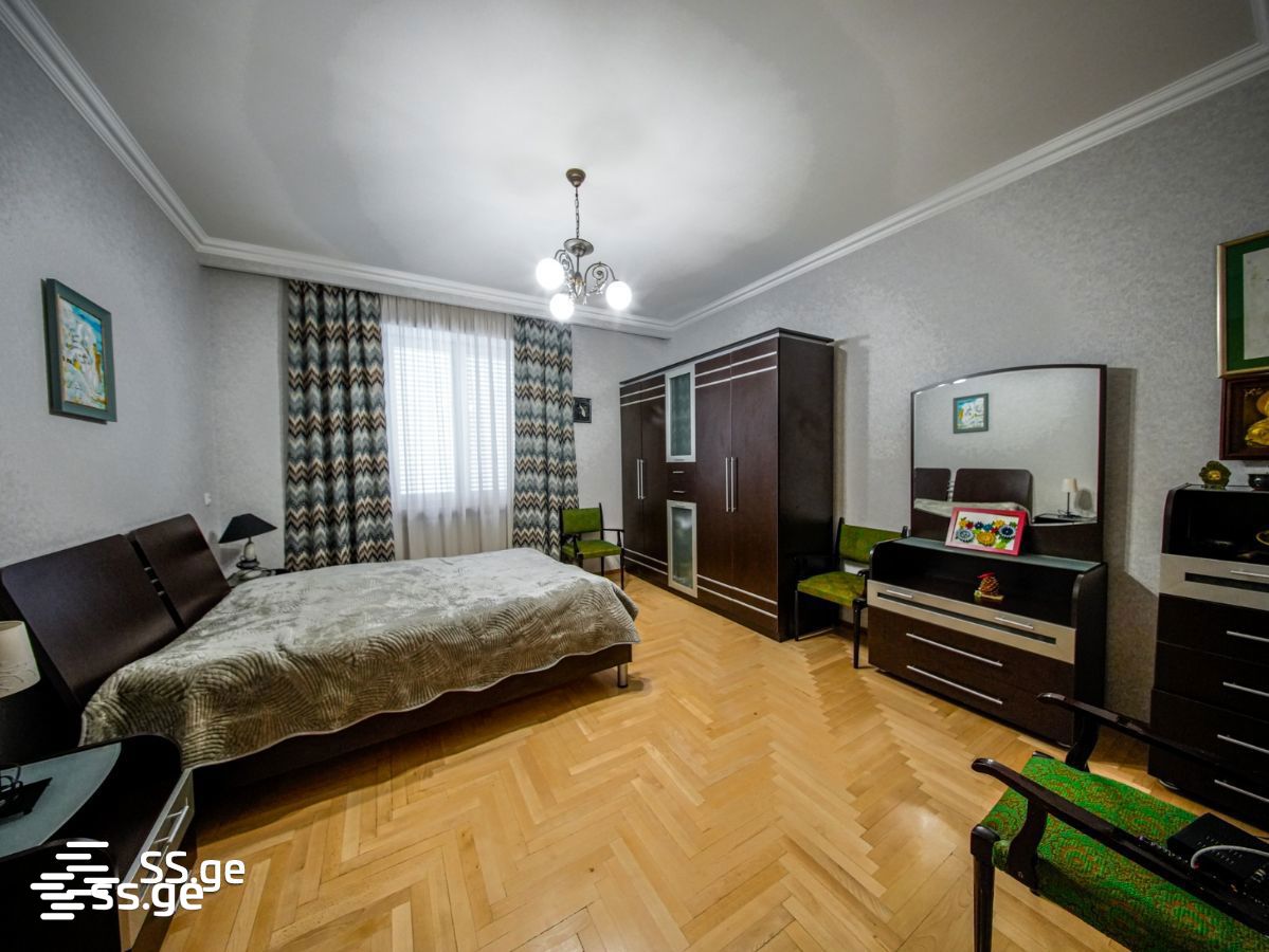 10 Room Private House For Sale view 8