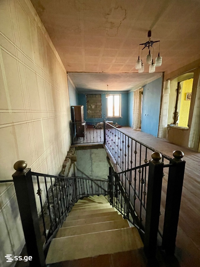 8 Room Private House For Sale view 5