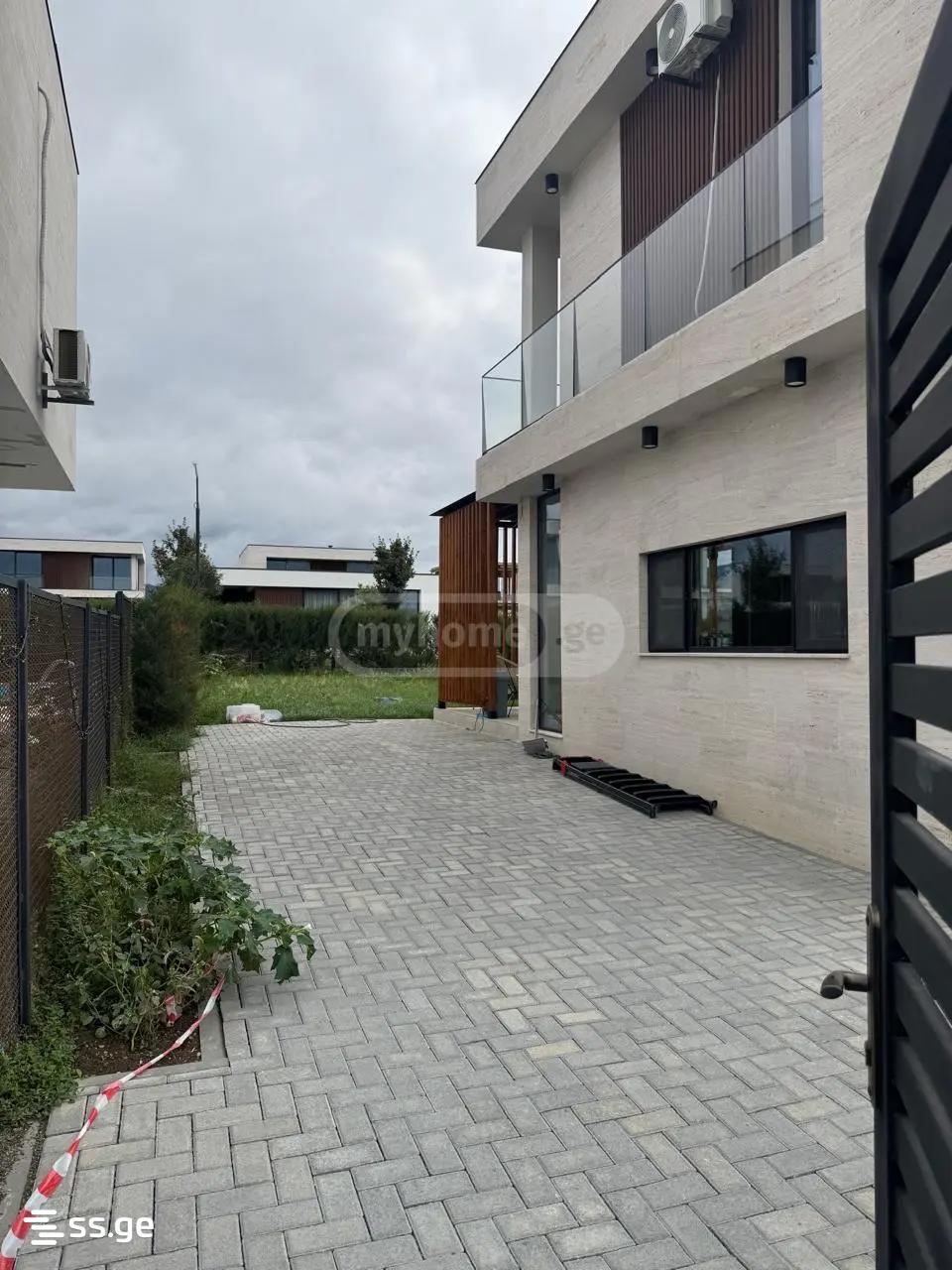 4 Room Private House For Sale view 5