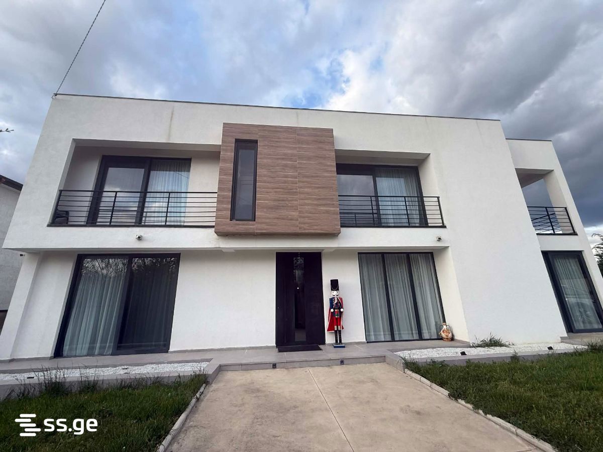 10 Room Private House For Sale view 2