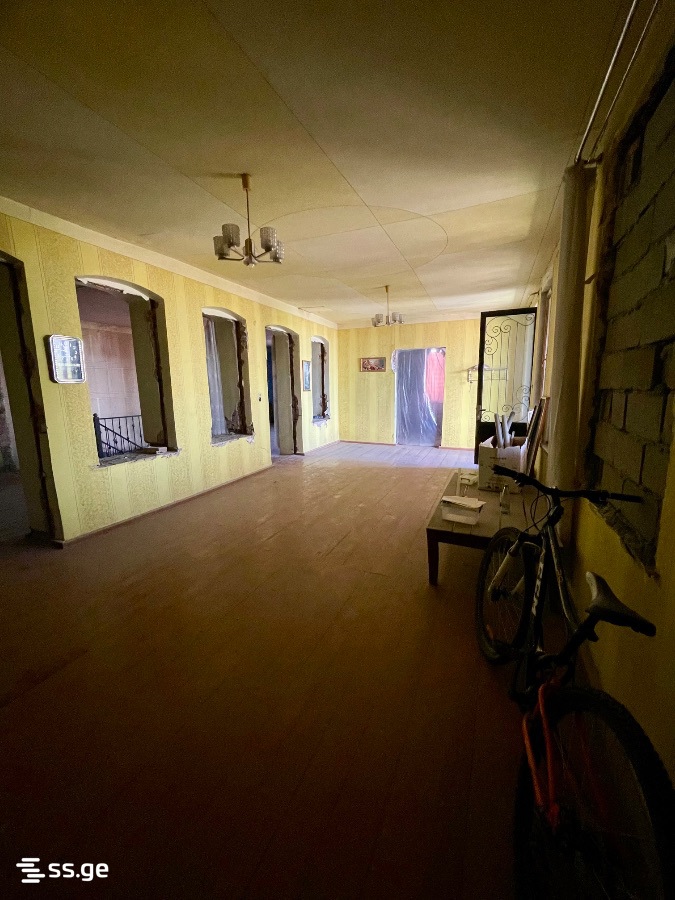 8 Room Private House For Sale view 6