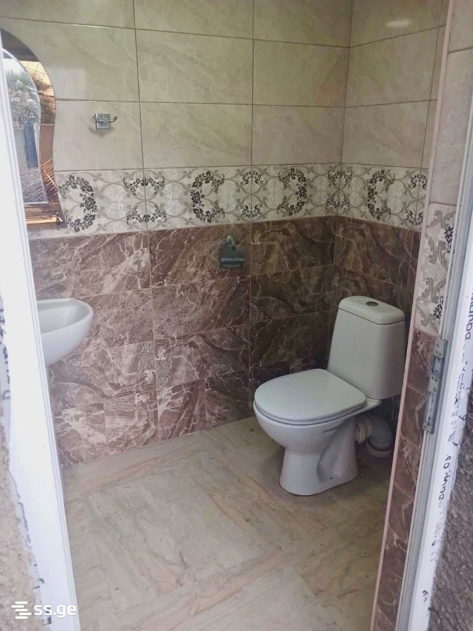 8 Room Private House For Sale view 11