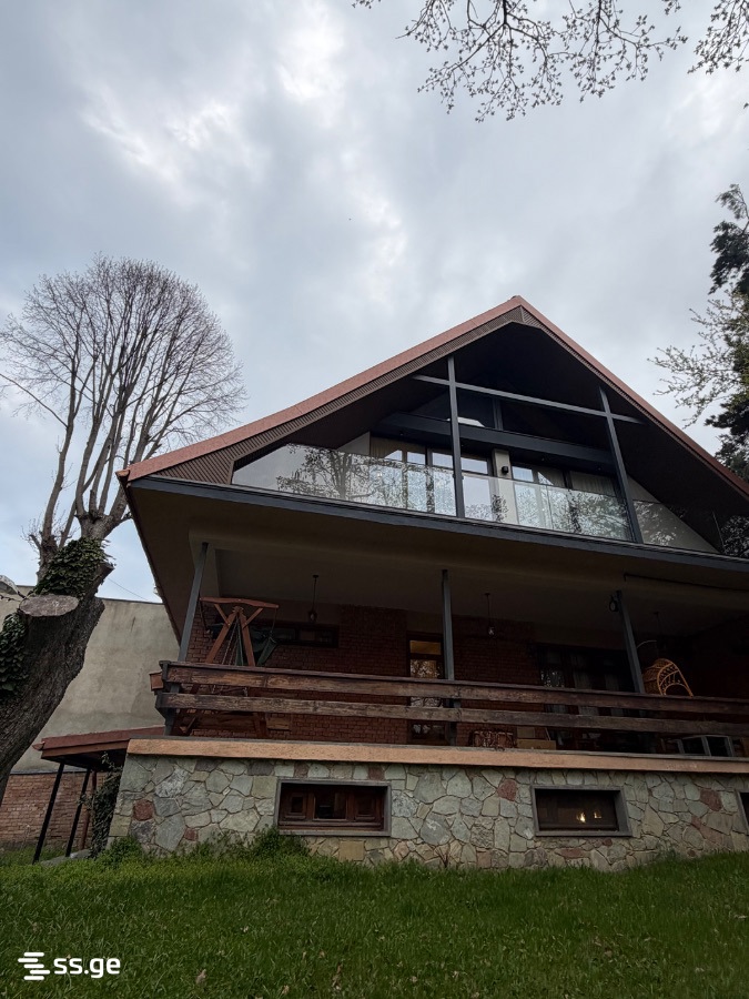 9 Room Private House For Sale view 8