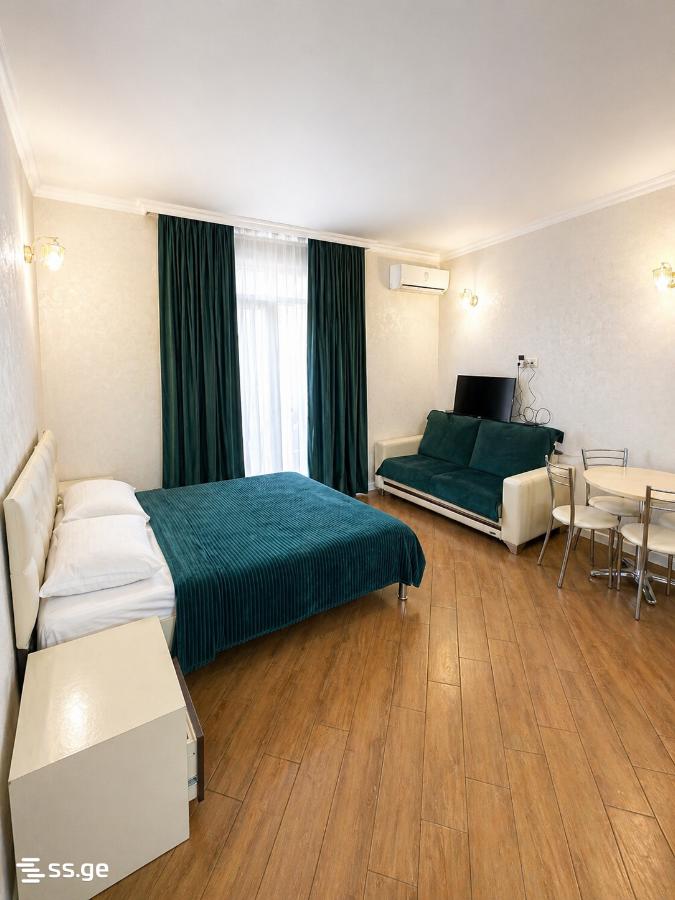 1 room Flat Daily rent. Batumi - Aanzicht 2