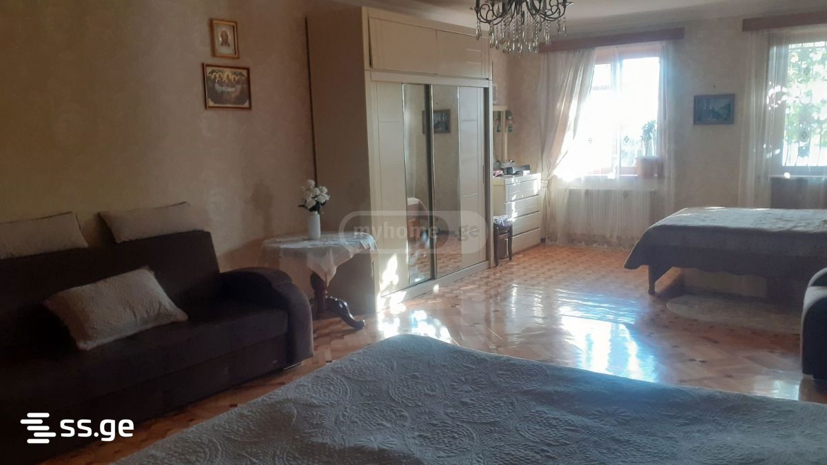 10 Room Private House For Sale view 3
