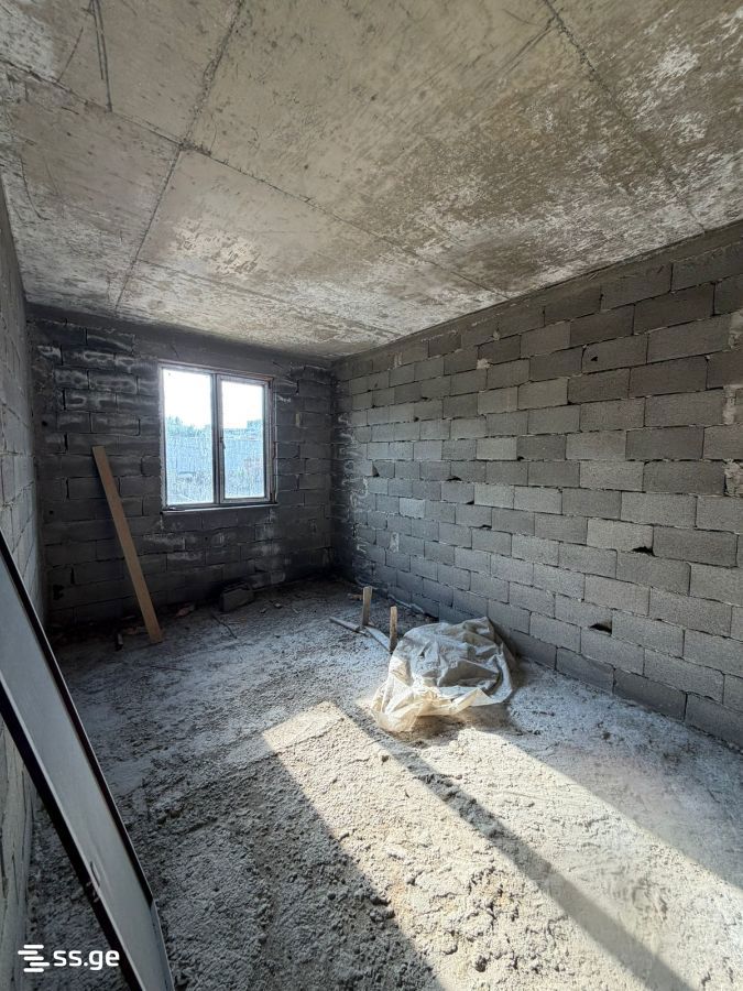 8 Room Private House For Sale view 3