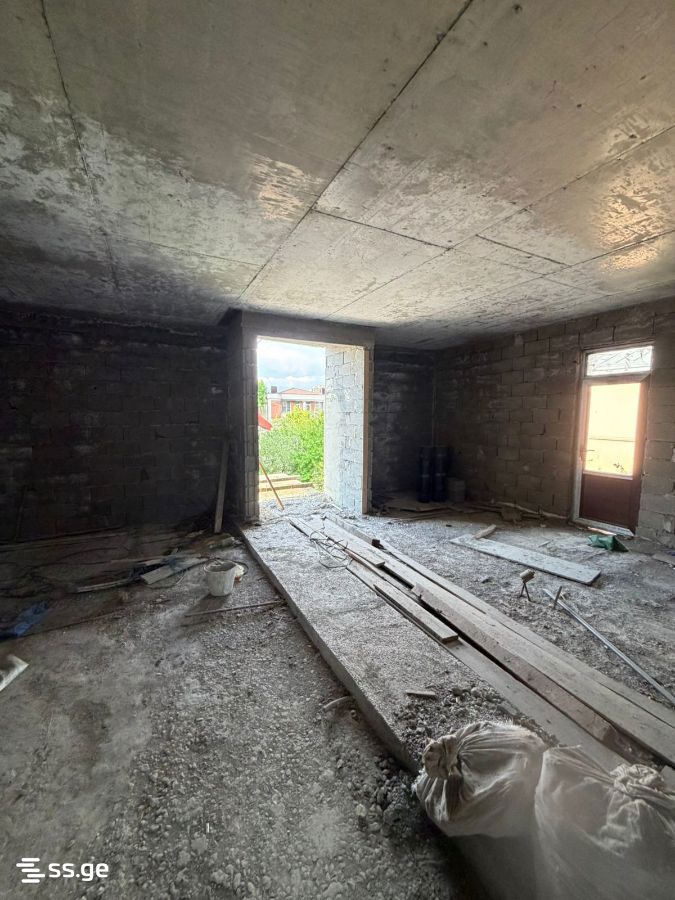 8 Room Private House For Sale view 2