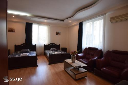 18 Room Hotel For Rent. Vake view 9