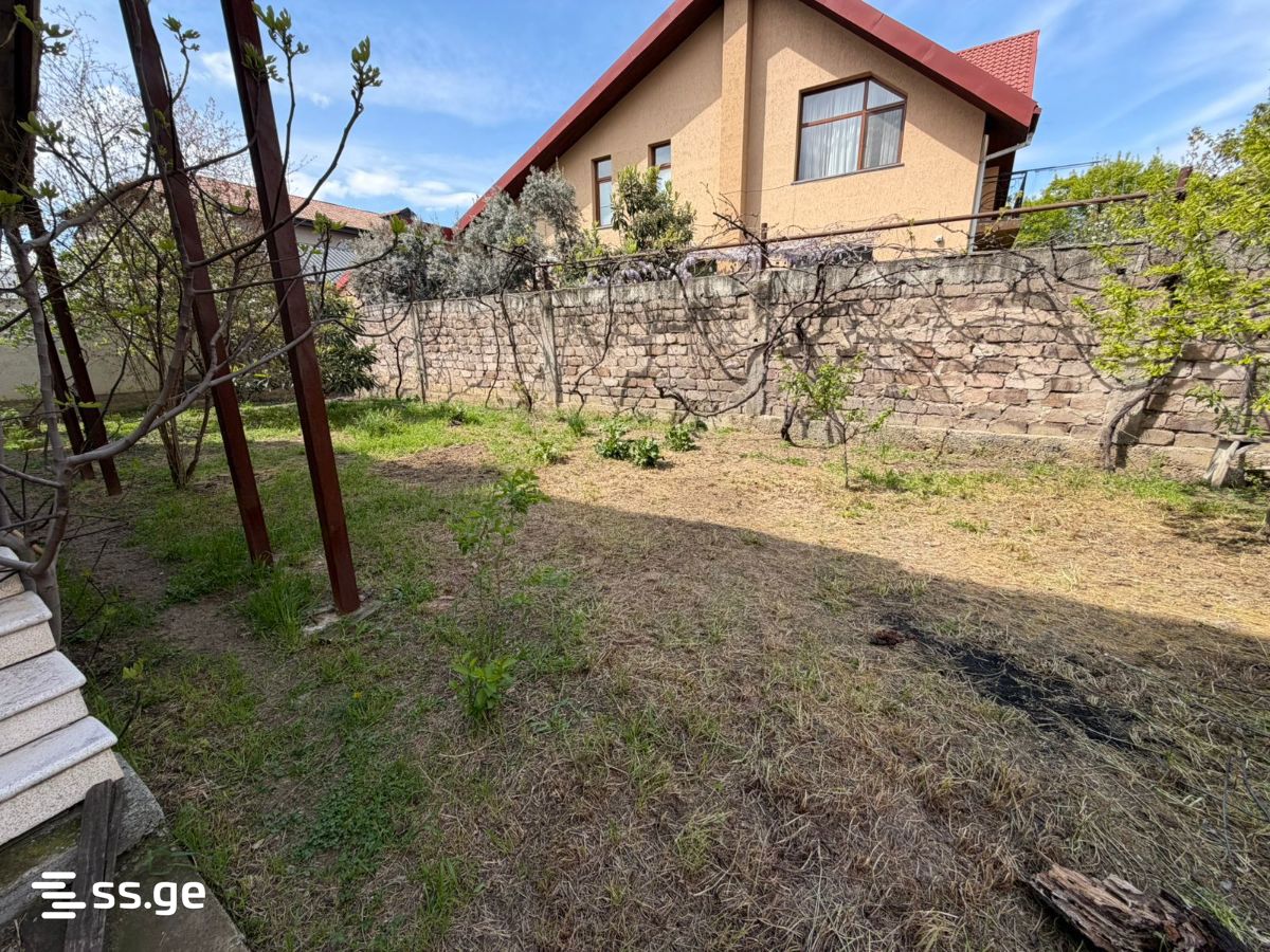8 Room Private House For Sale view 14