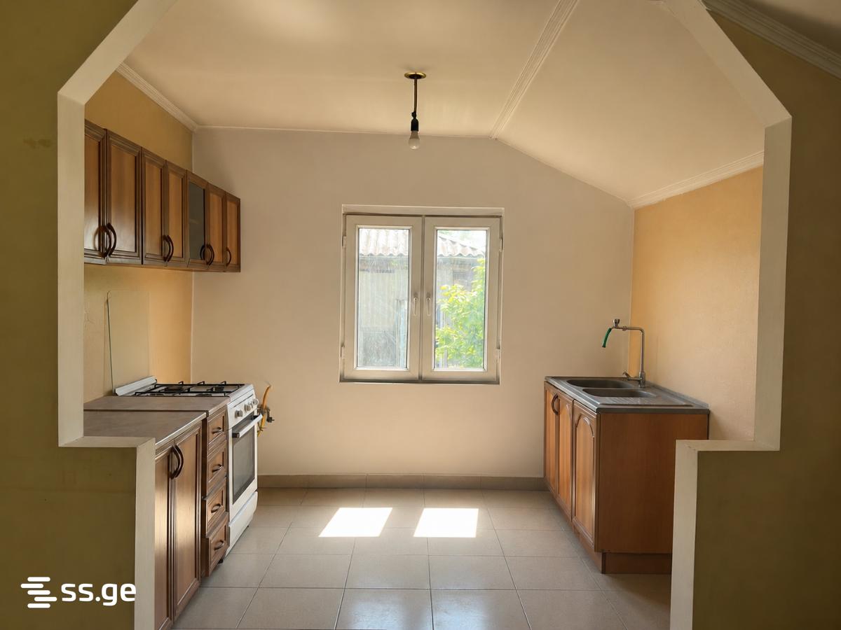 5 Room Private House For Sale view 2