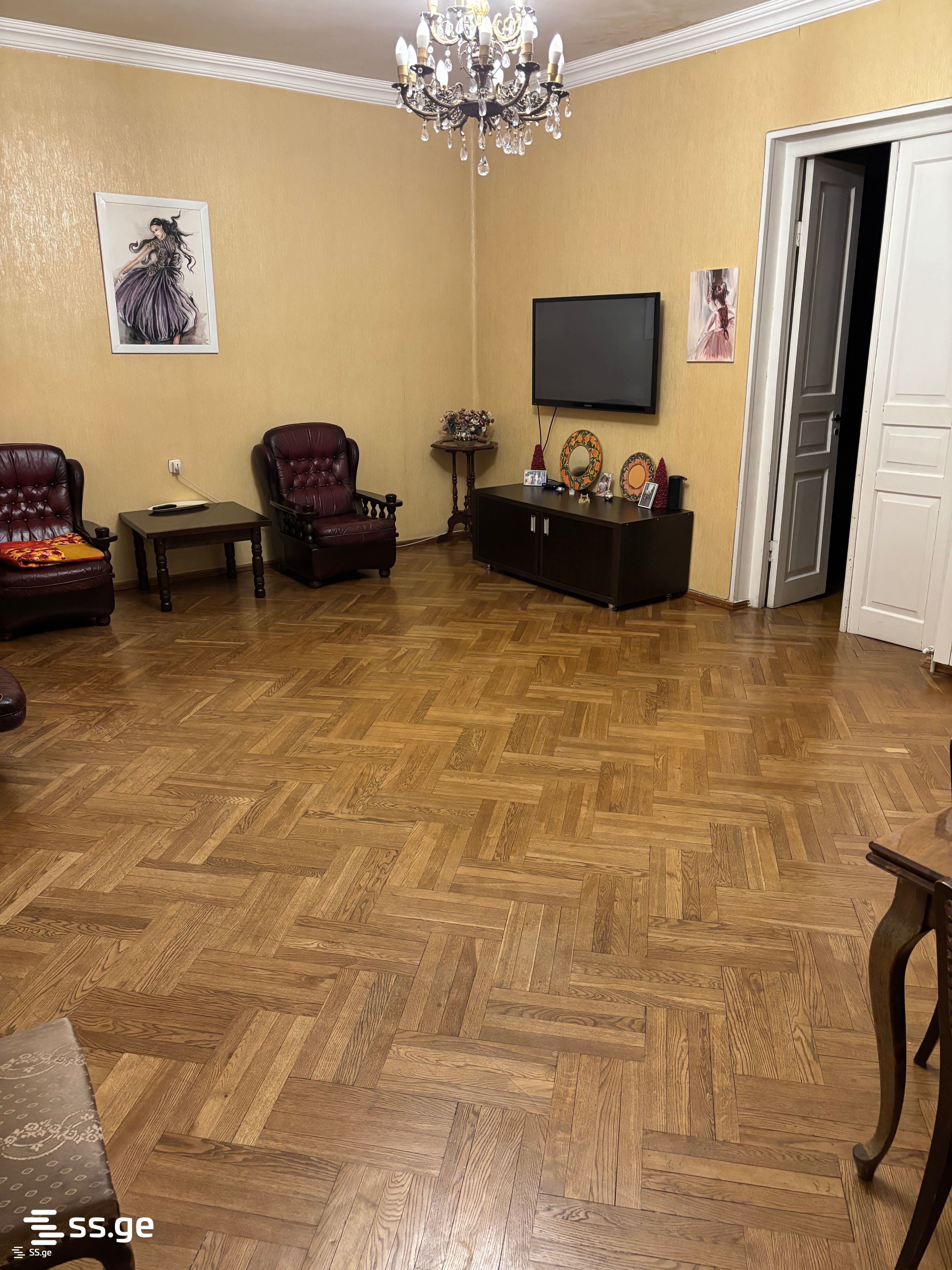 6 Room Private House For Sale view 2