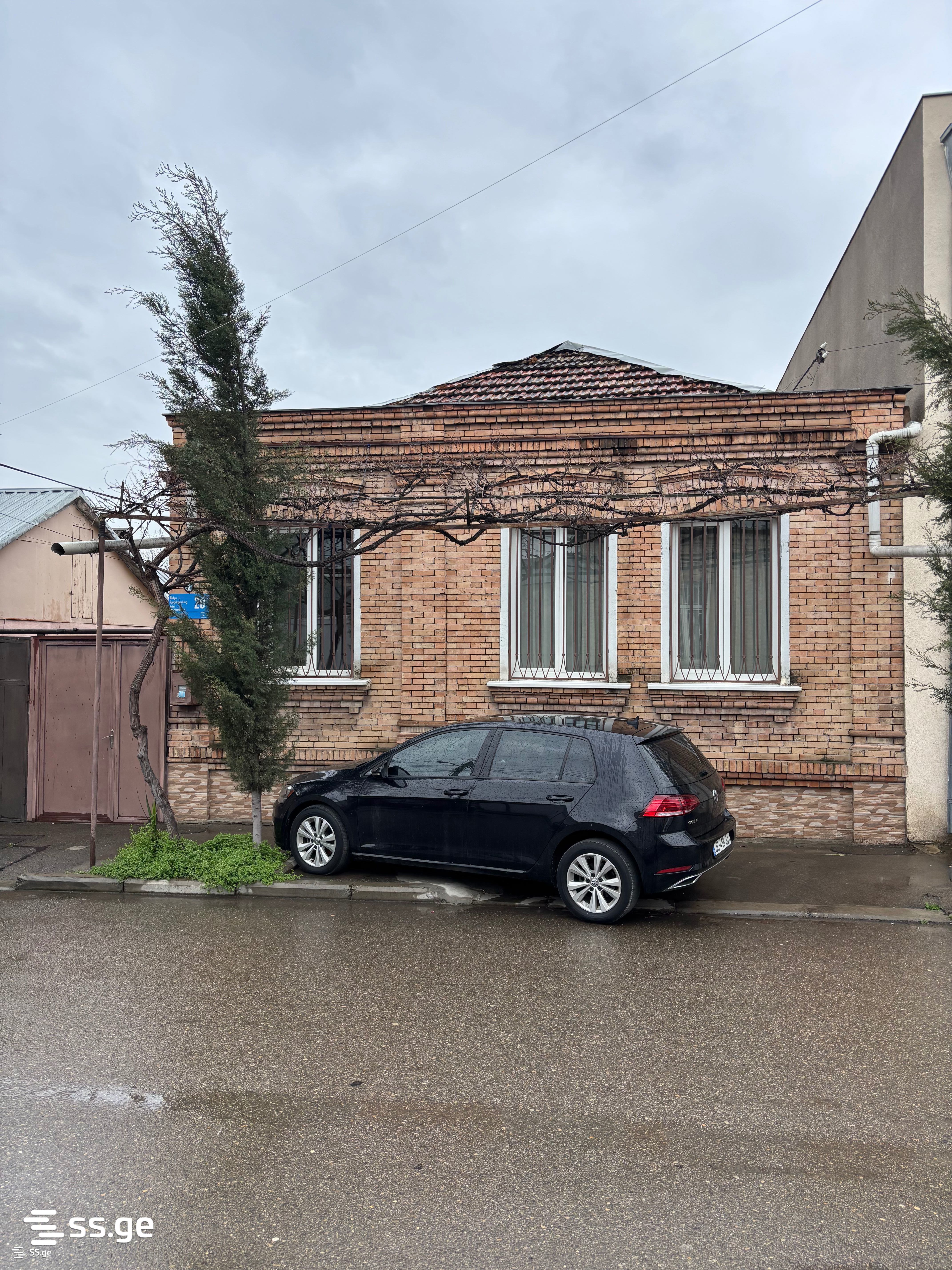 6 Room Private House For Sale view 3