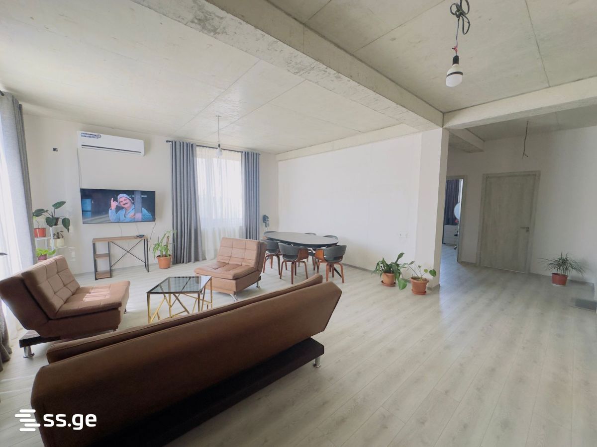 6 Room Private House For Sale