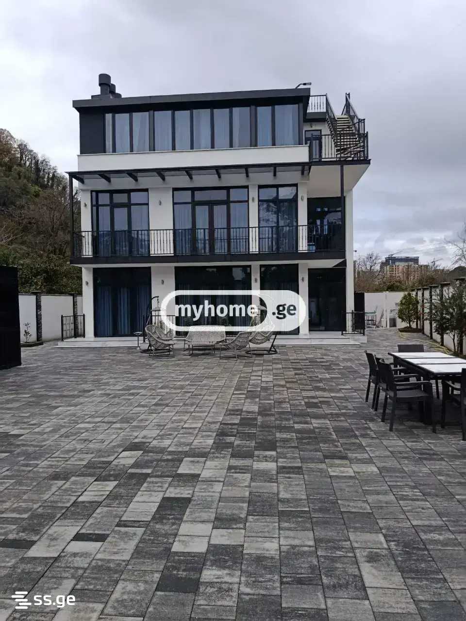 10 Room Private House For Rent. Batumi view 1