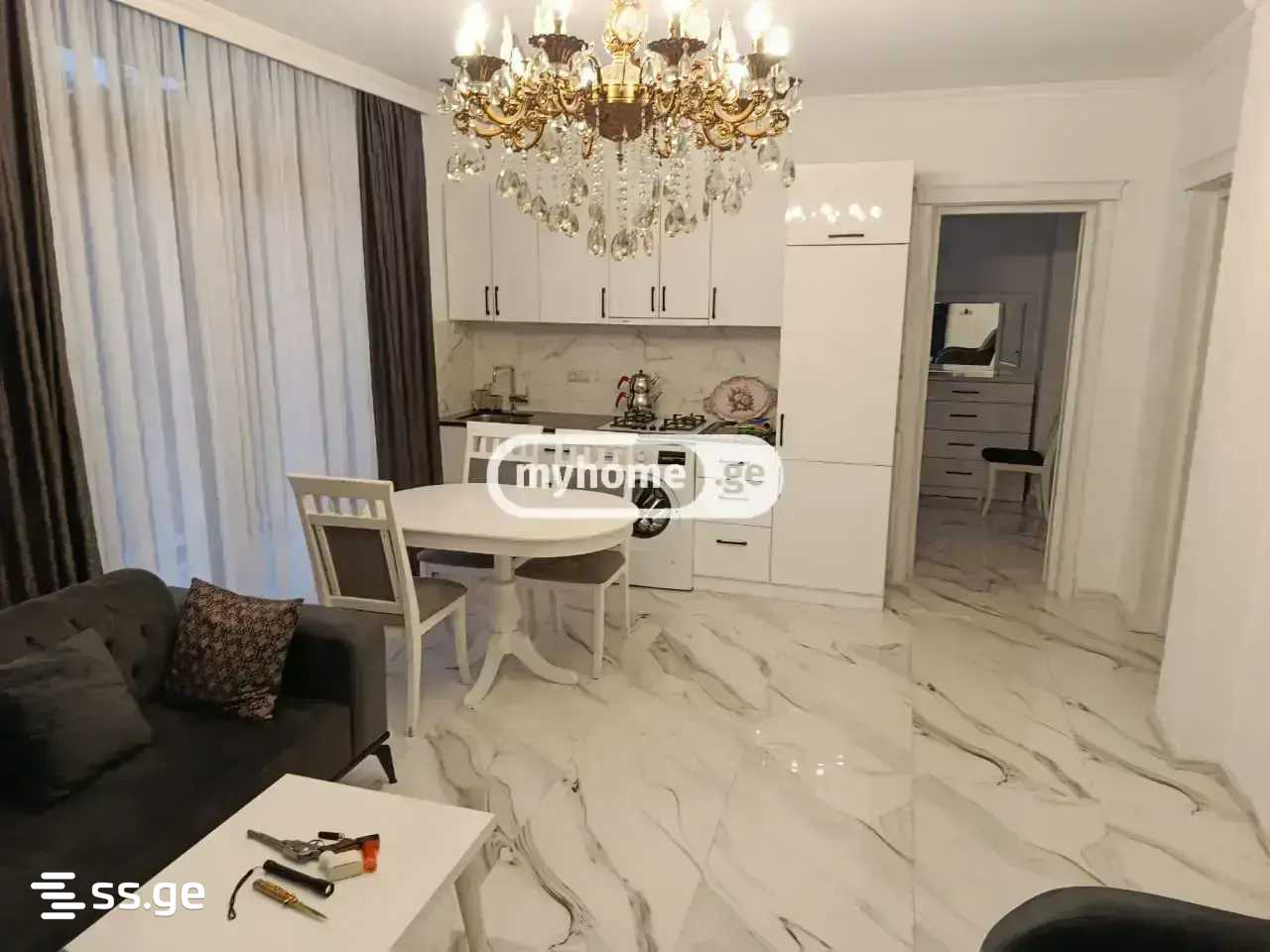10 Room Private House For Rent. Batumi view 4