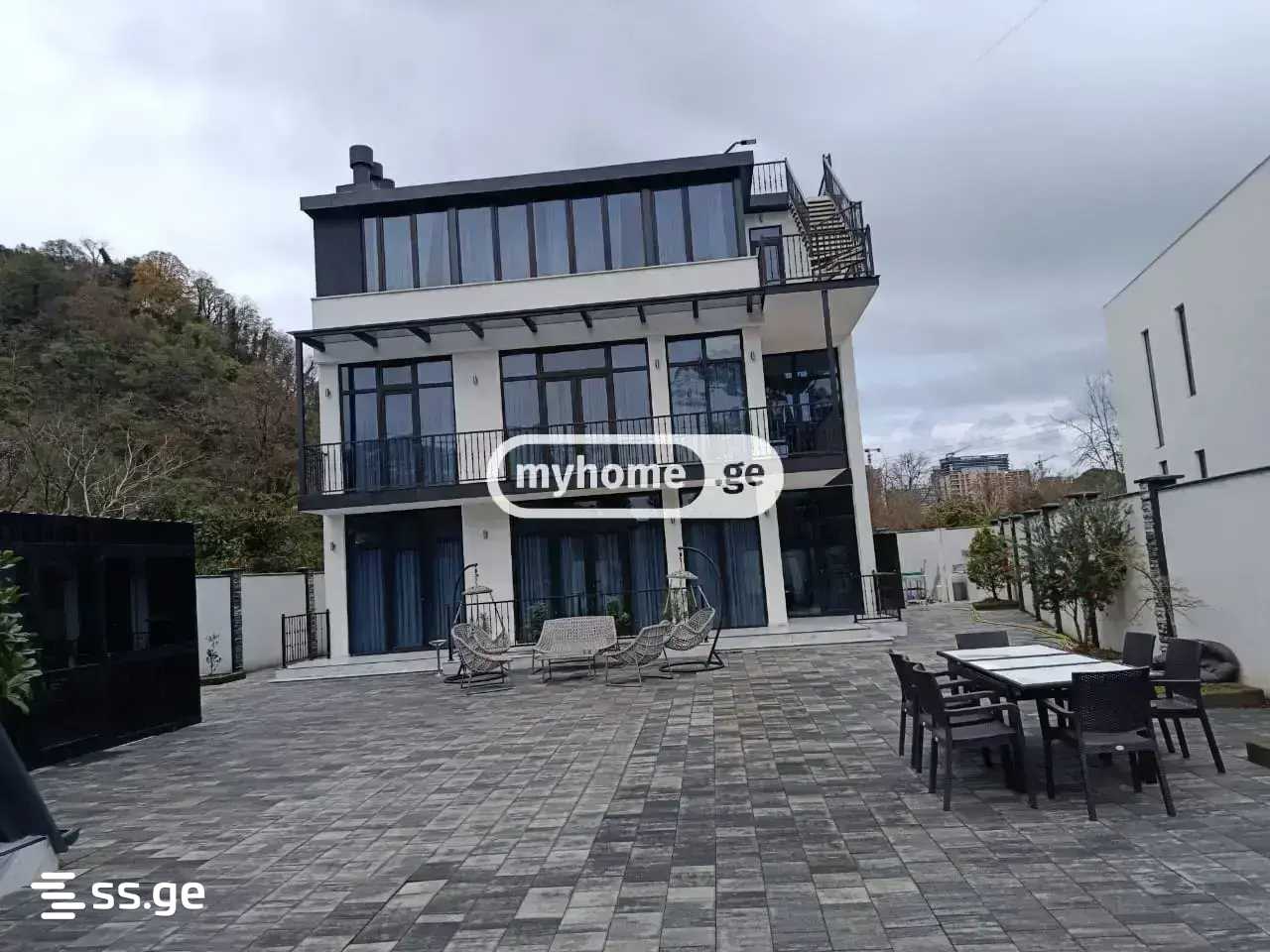 10 Room Private House For Rent. Batumi view 2