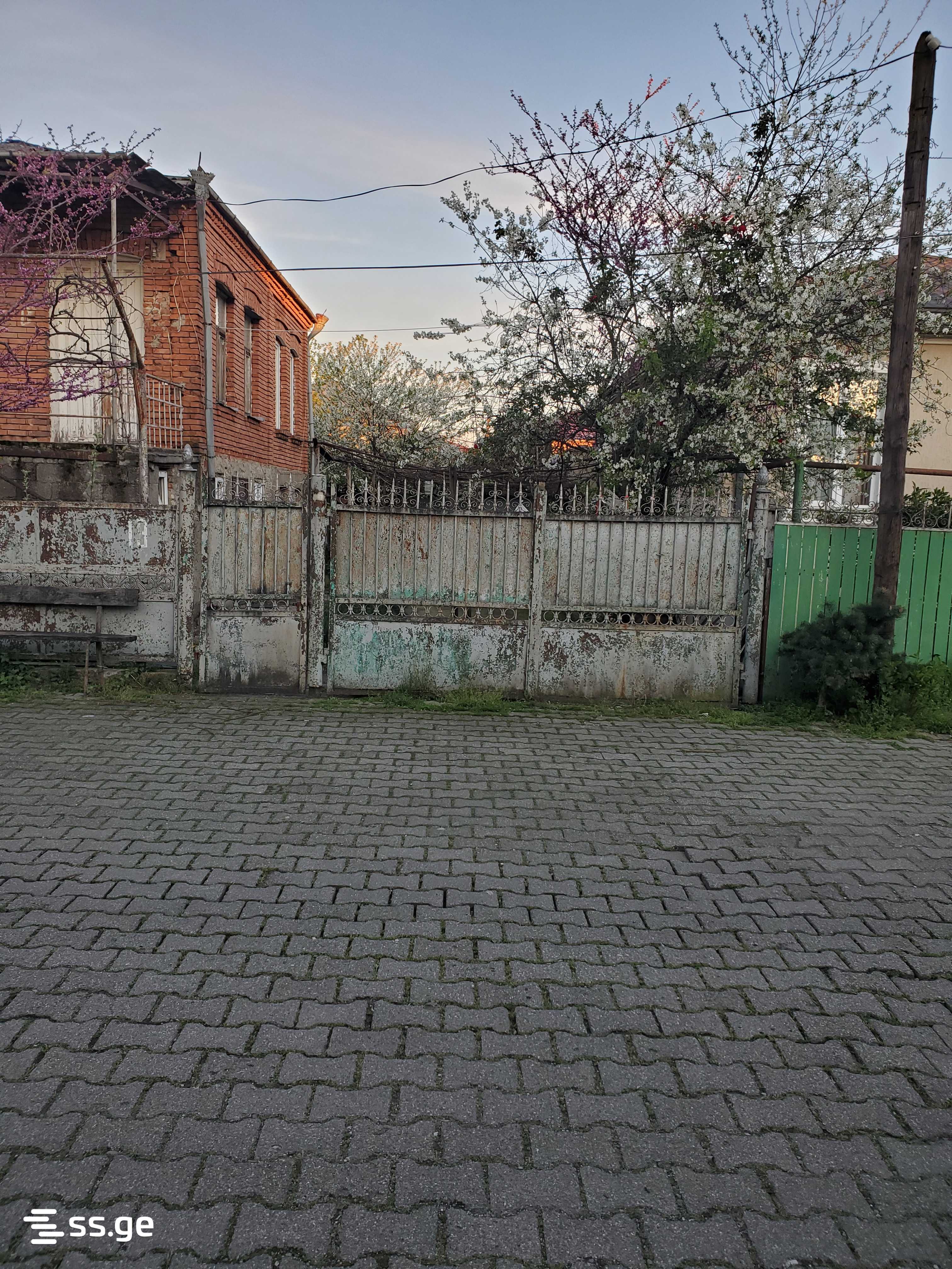 6 Room Private House For Sale view 2