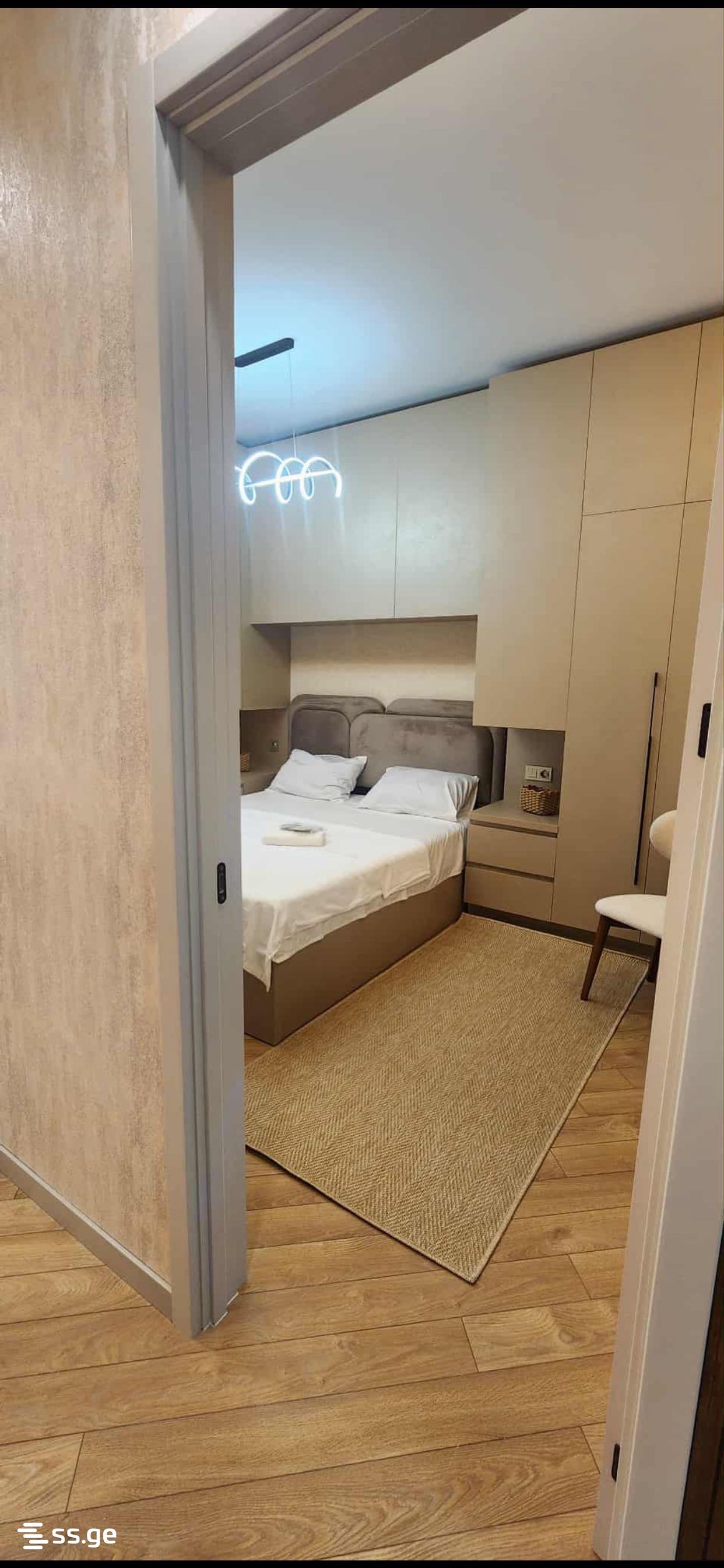 2 Room Flat Daily Rent. Mukhiani view 3