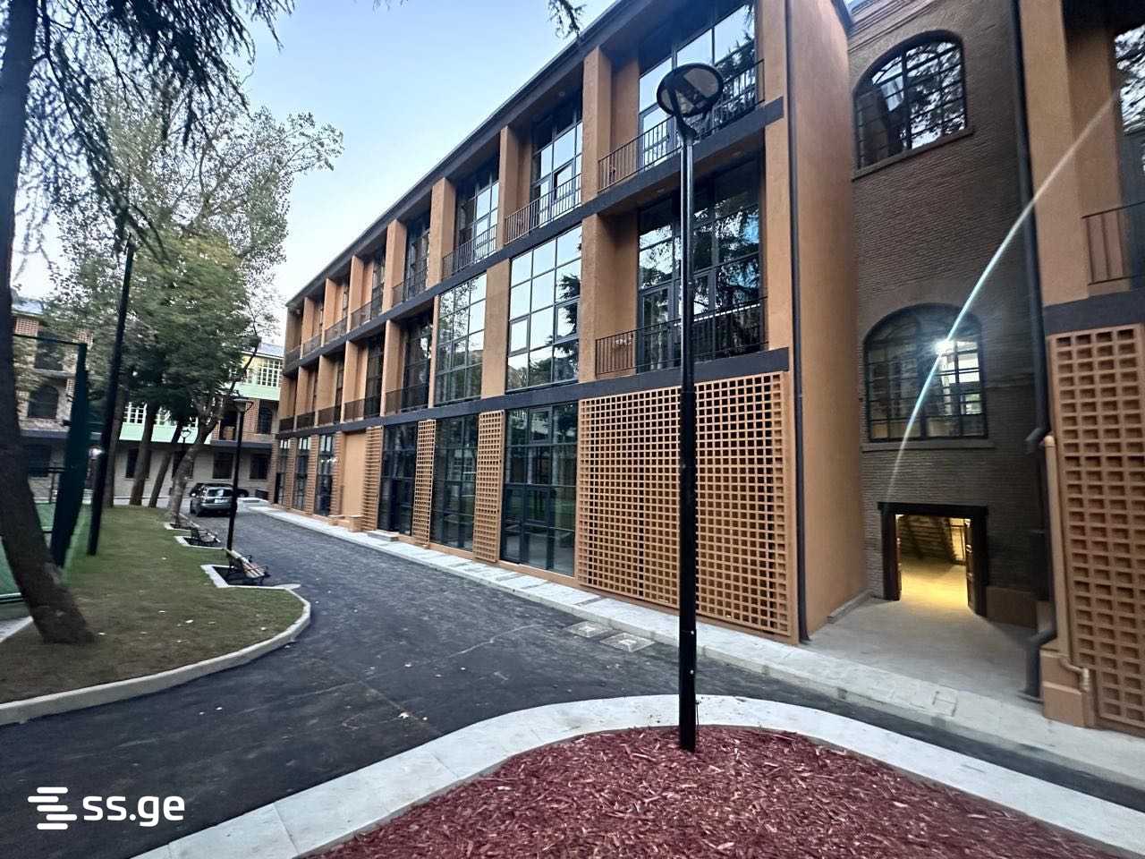 Commercial Space For Sale. Mtatsminda, 1 of 3