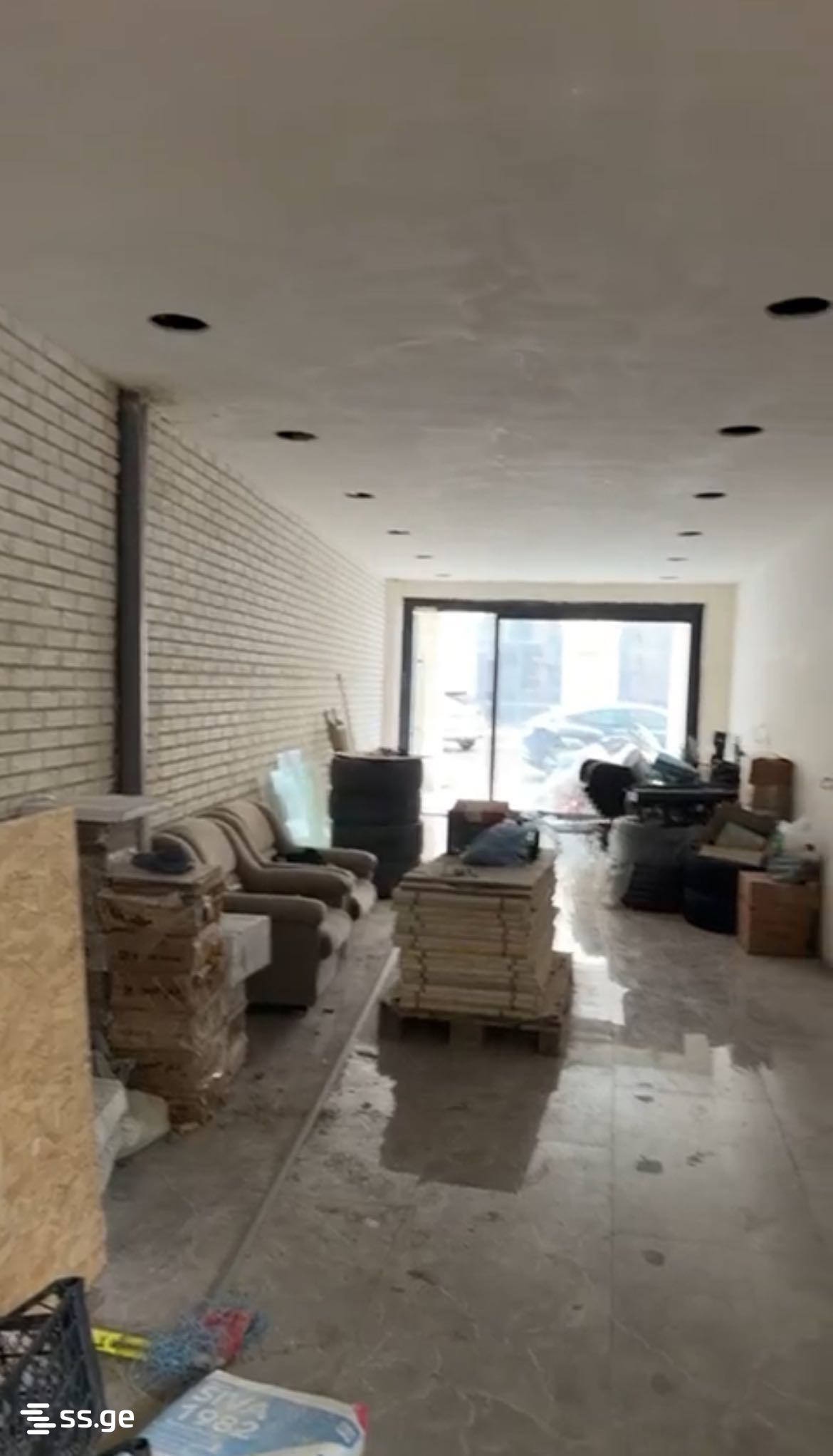 Commercial Space For Rent. Gori view 1