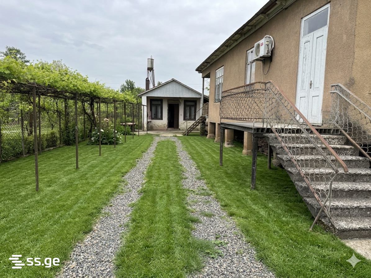 5 Room Private House For Sale view 3