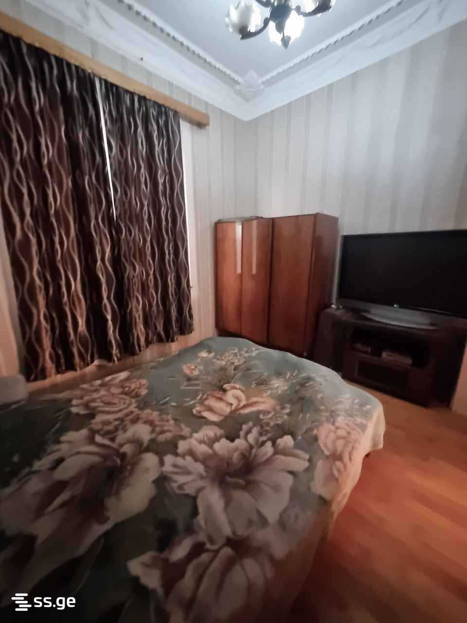 8 Room Private House For Sale view 6