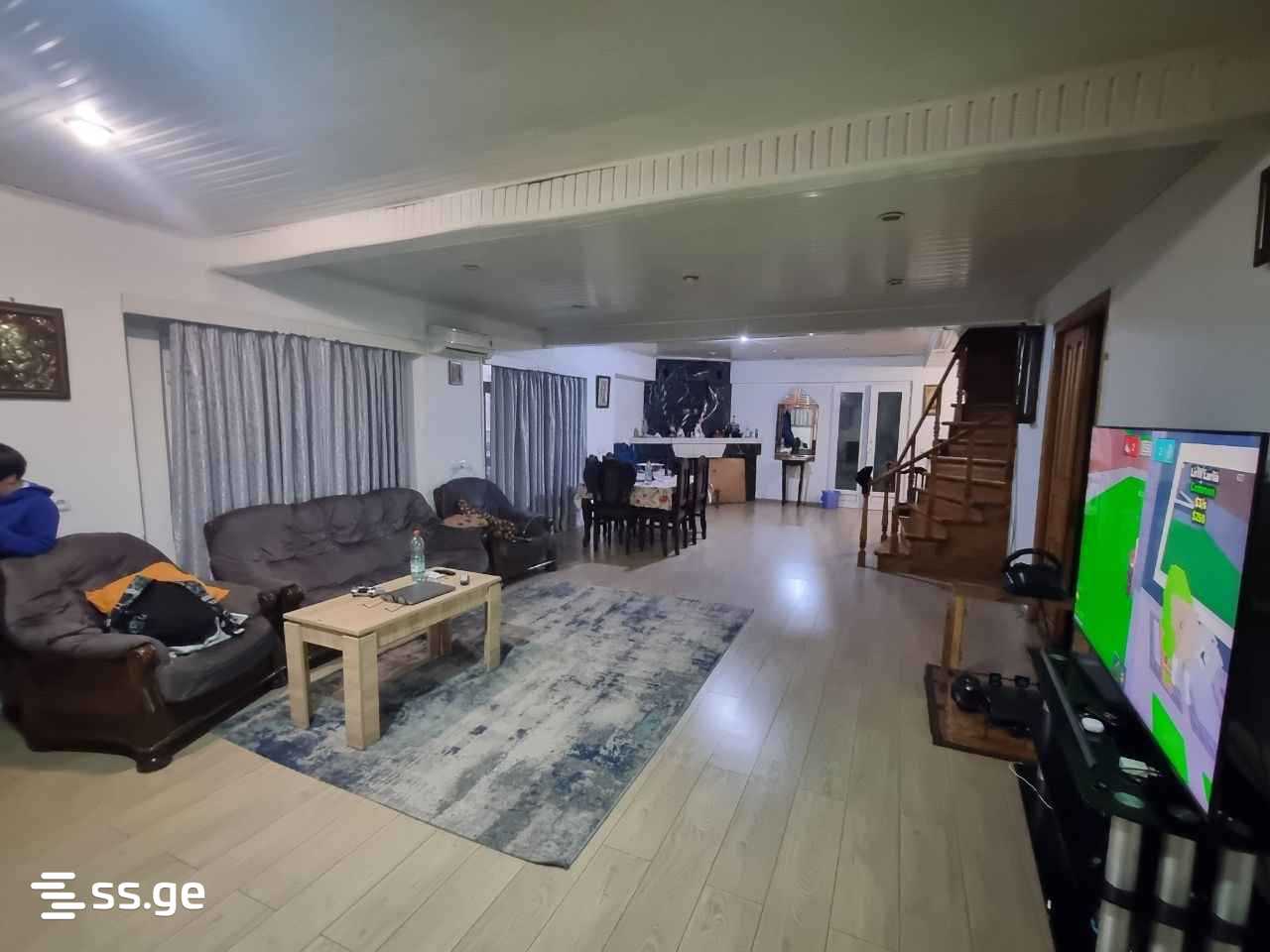 8 Room Private House For Sale view 9