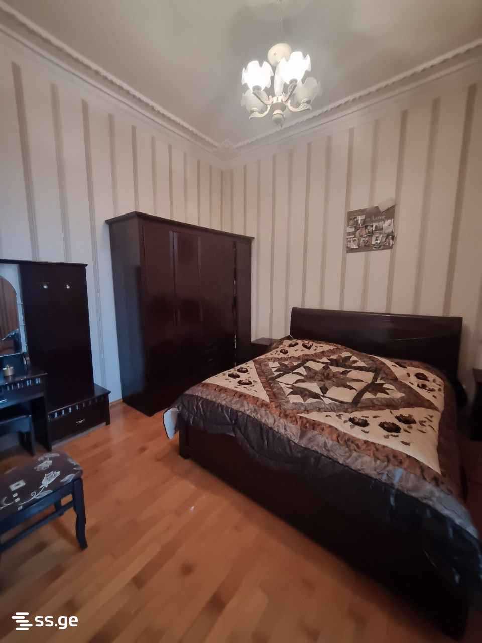 8 Room Private House For Sale view 7