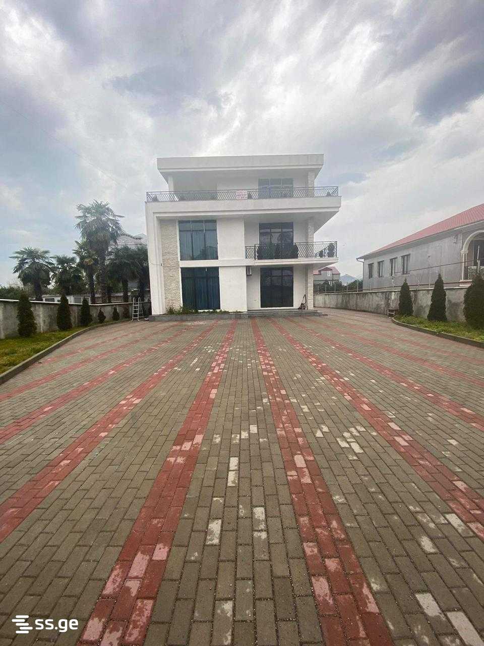 8 Room Summer Cottage For Rent. Batumi view 1
