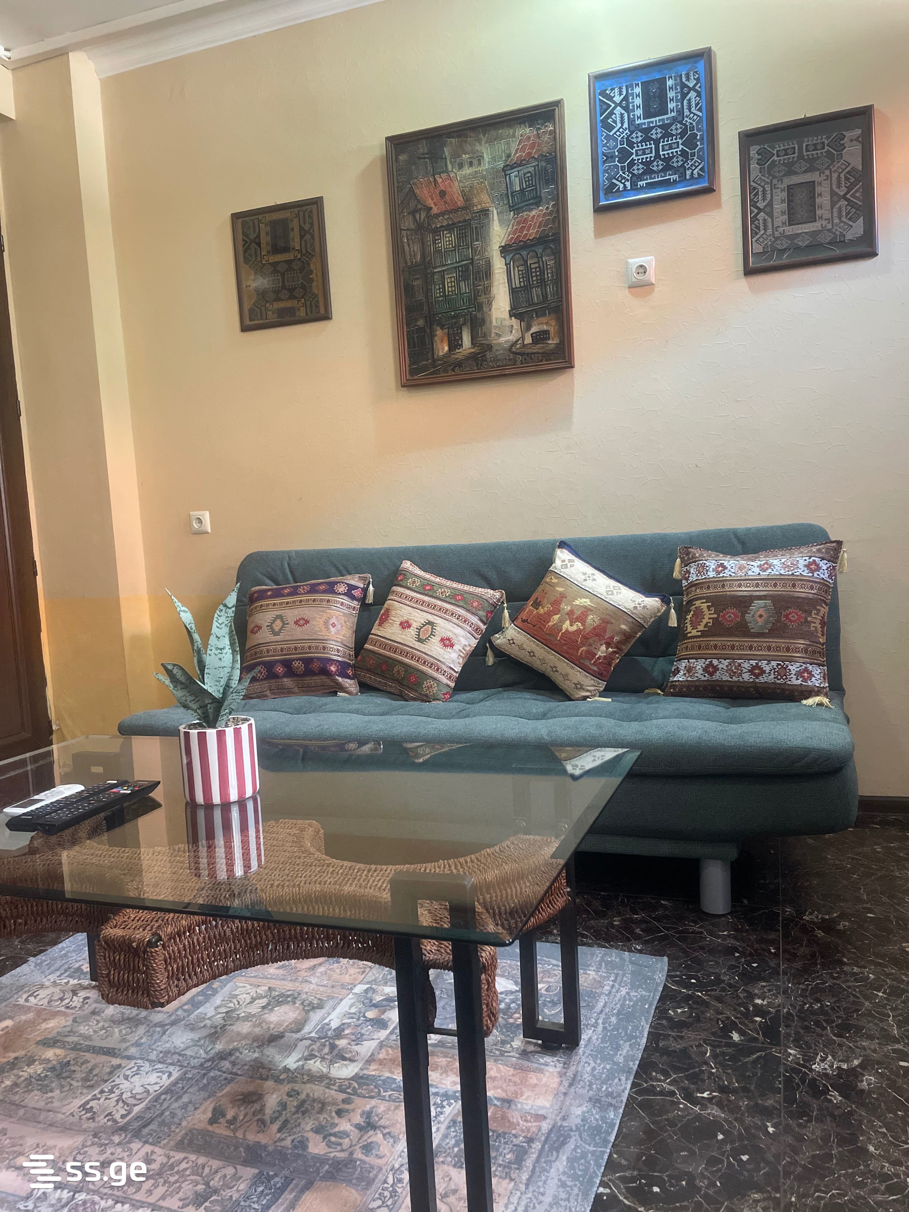 3 Room Flat Daily Rent. Sololaki view 12