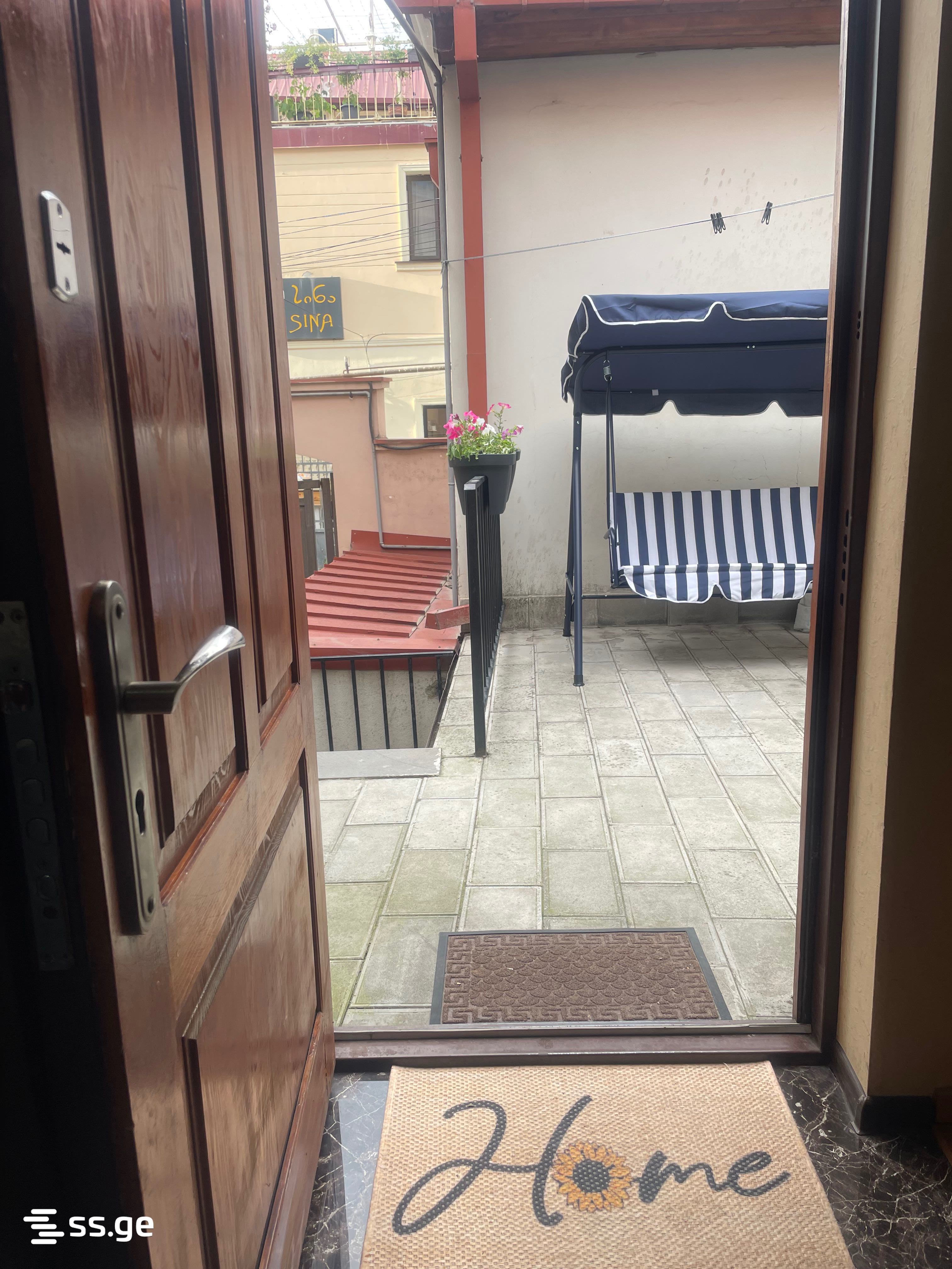 3 Room Flat Daily Rent. Sololaki view 8
