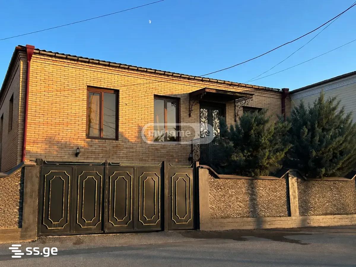 6 Room Private House For Sale view 1