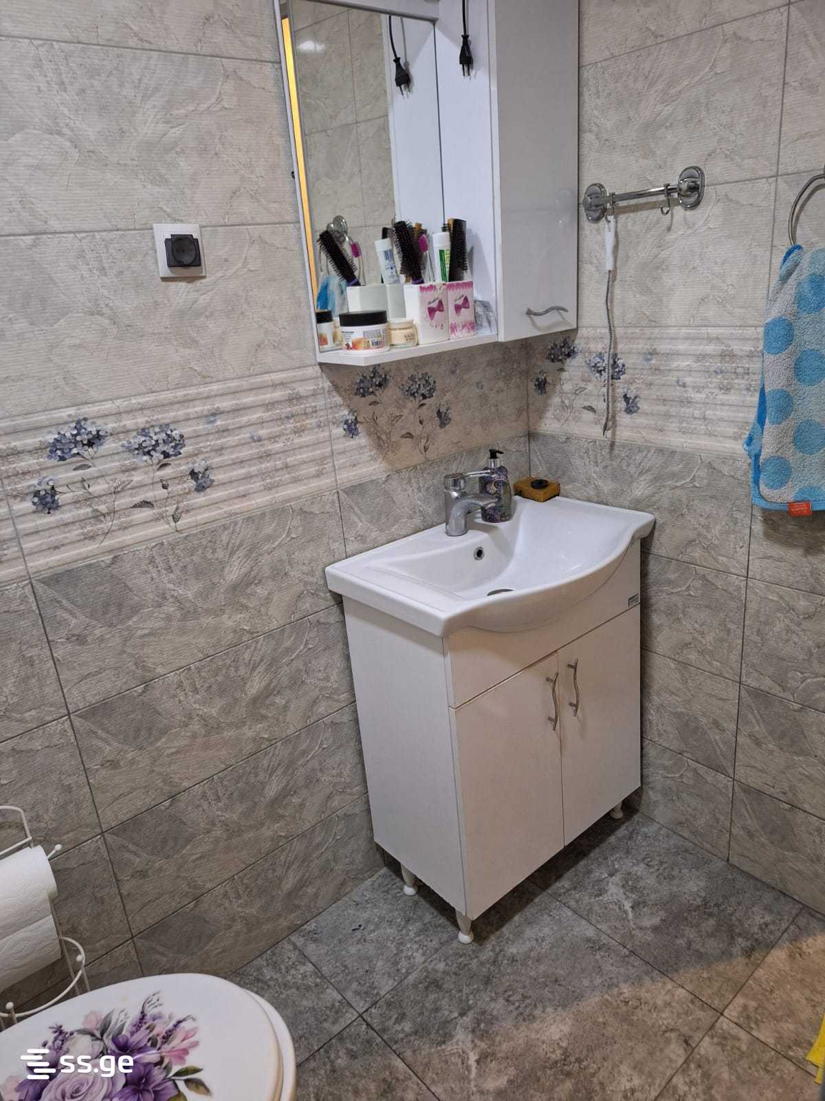 3 Room Flat For Sale, 2 of 4