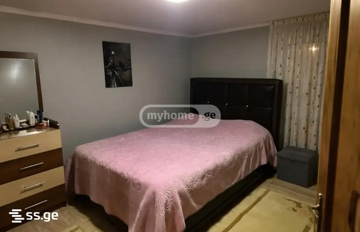 6 Room Private House For Sale view 3