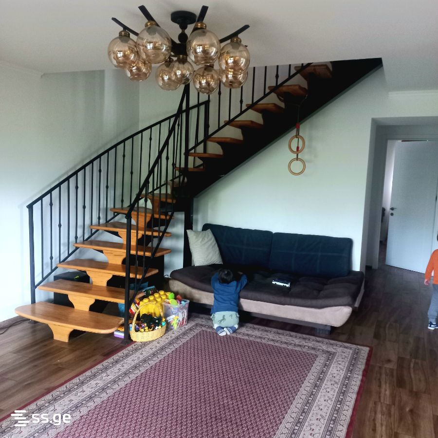 8 Room Private House For Sale view 2